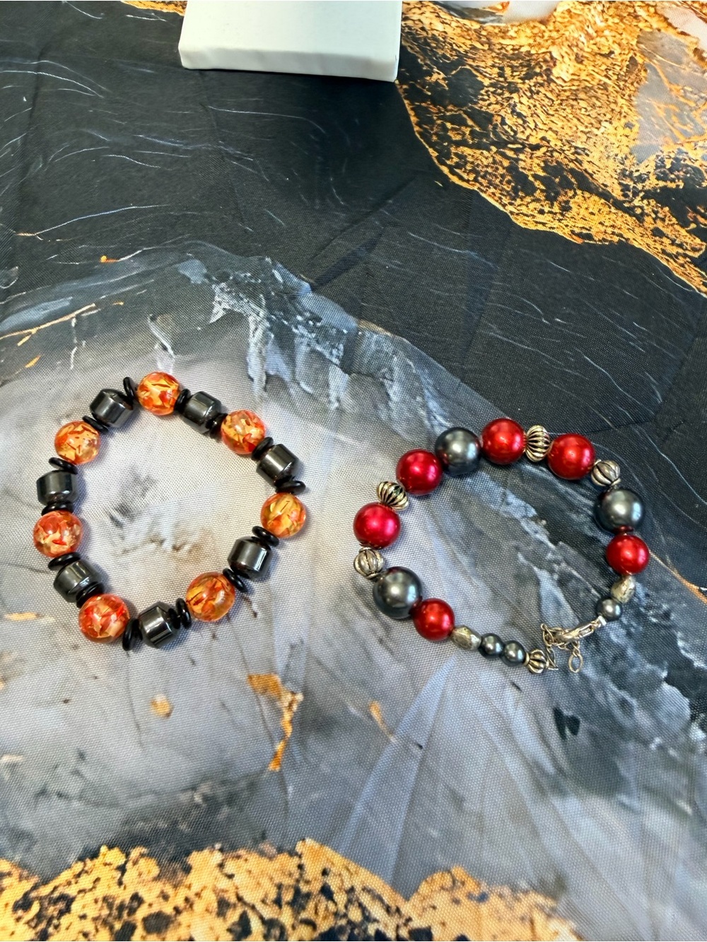 Set of 2 bracelets one magnetic